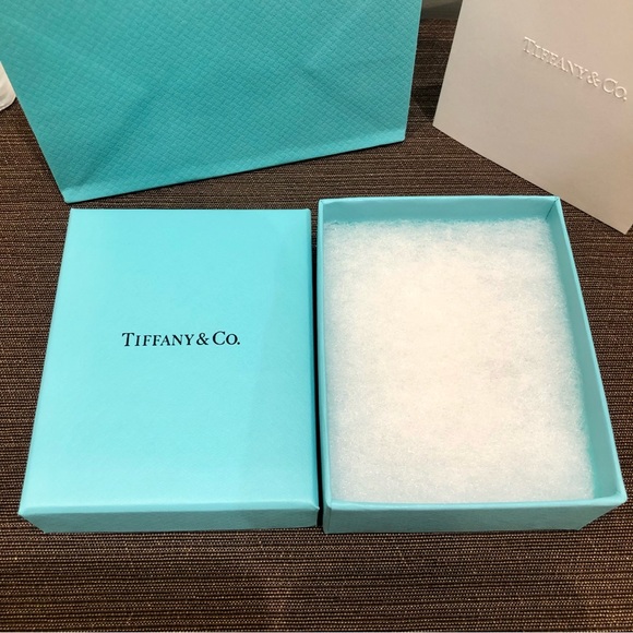 Authentic TIFFANY & Co. gift box gift bag set with original ribbon and envelope - Picture 3 of 8